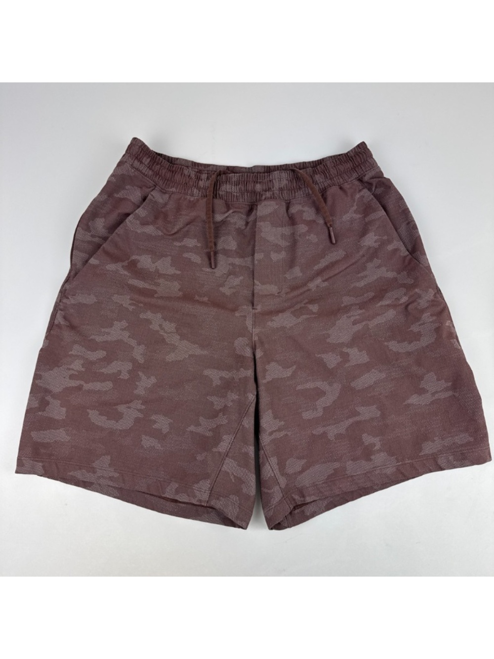 Lululemon Mens Size M Pace Breaker Short 7" Burgundy Camo Style LM7AQLS